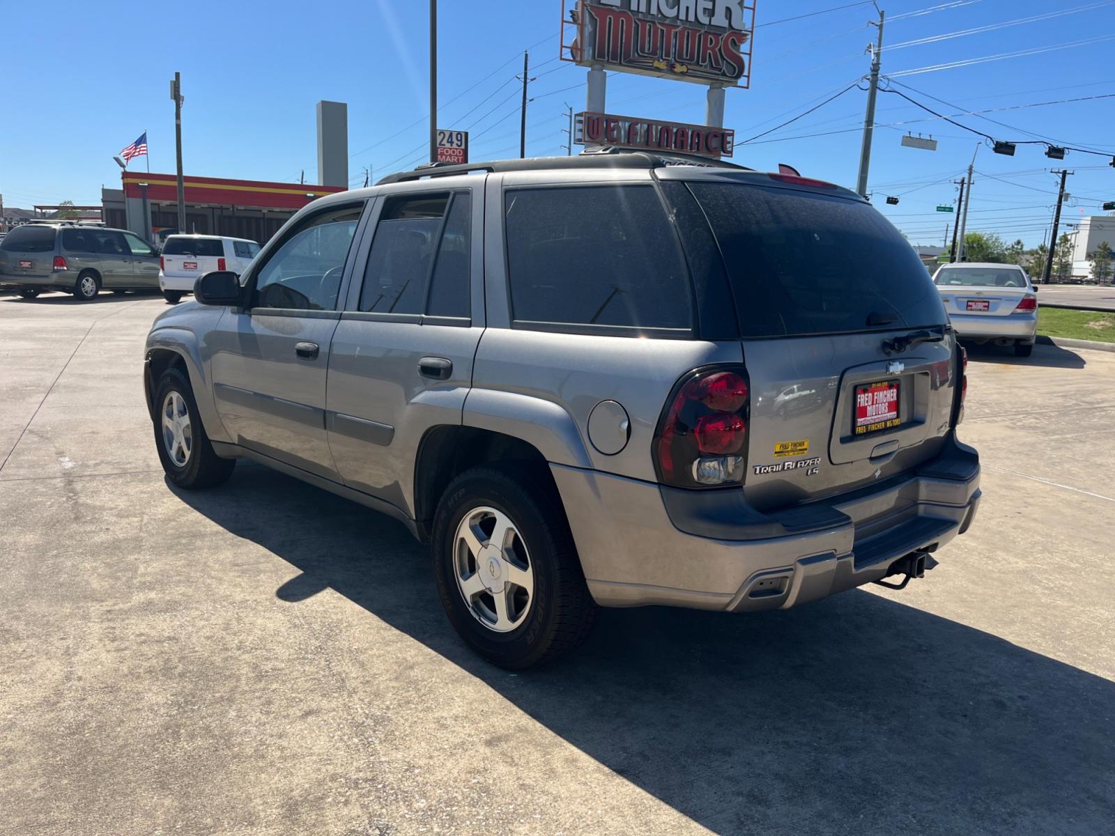 2005 GRAY /gray Chevrolet TrailBlazer LS 2WD (1GNDS13S052) with an 4.2L L6 DOHC 24V engine, 4-Speed Automatic Overdrive transmission, located at 14700 Tomball Parkway 249, Houston, TX, 77086, (281) 444-2200, 29.928619, -95.504074 - Photo #4